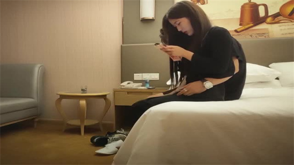 重金下单22岁顶级外围鲜肉女！极品神颜嫩出水 青春肉体一次玩够本